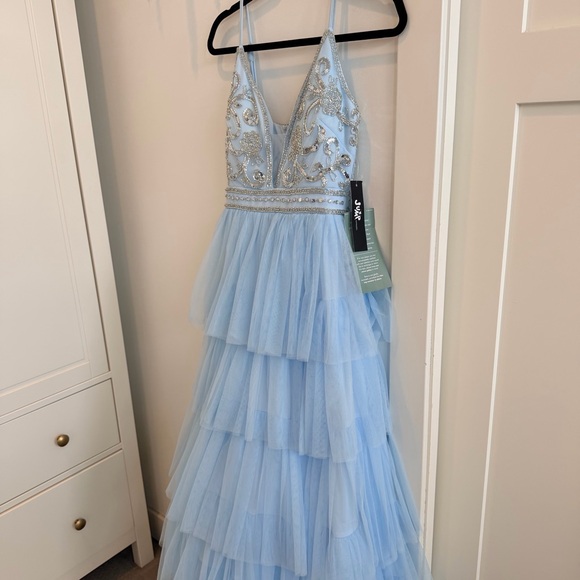 Jump Apparel NWT Beaded V-Neck Bodice Ruffle Tulle Gown Light Blue Size 1/2 New - Picture 4 of 15